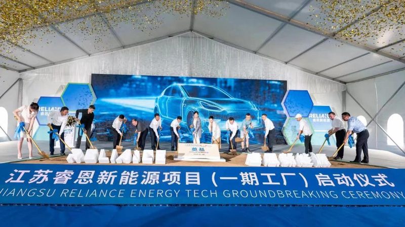 光伏太阳能板一瓦价格趋势：揭秘影响因素与未来展望